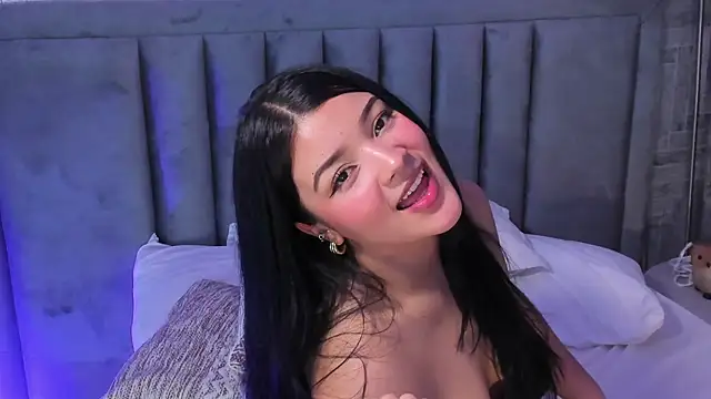 EmmaBlossom XXX чат на живо