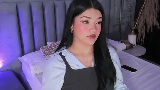 EmmaBlossom XXX чат на живо