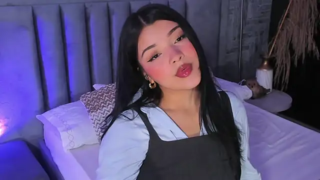 دردشة EmmaBlossom الجنسية المباشرة