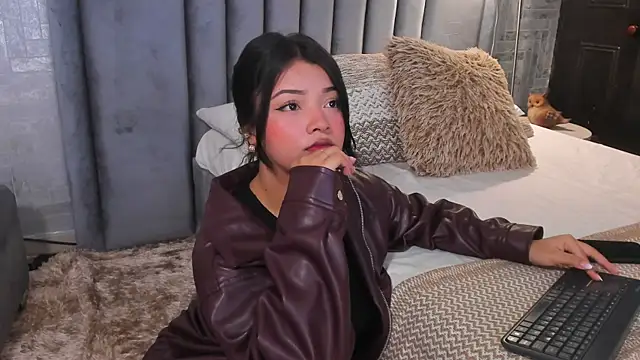 EmmaBlossom Chat XXX in diretta