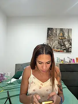 Naomi24herr 网络视讯表演