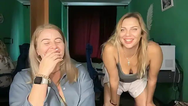 Moniraya Webcam show