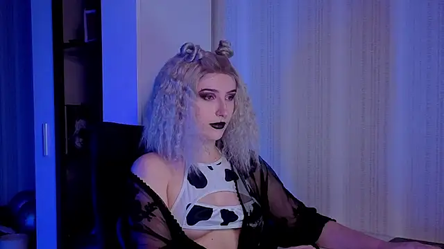 Pokazy przed kamerką – violet-siren-x