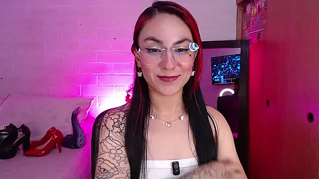 Pokazy przed kamerką – Amy66