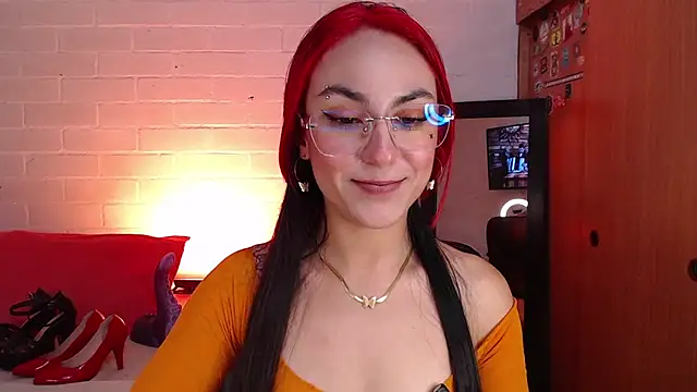 Show modela Amy66 na web-kameri