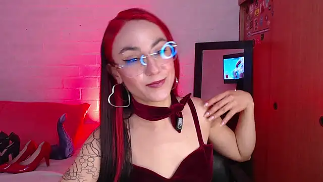 Show modela Amy66 na web-kameri
