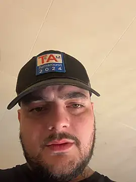 latenightguy webkamerás műsora