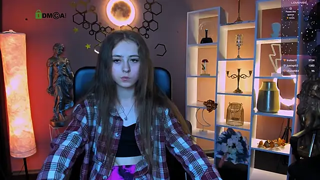 rebecca_smile Show in webcam