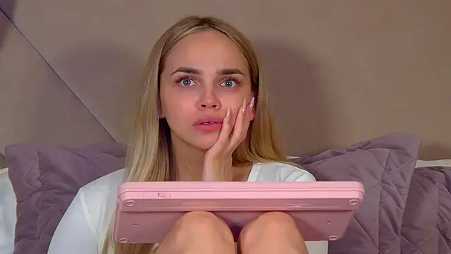 AnitaVenture Adlı Modelin Canlı XXX Sohbeti