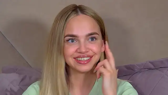 AnitaVenture Adlı Modelin Canlı XXX Sohbeti