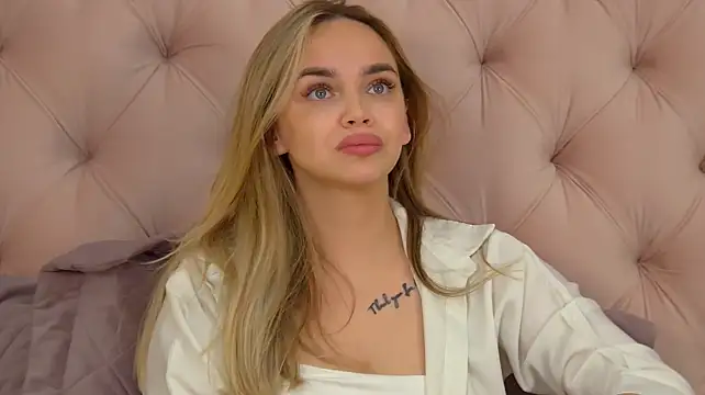 AnitaVenture's Webcam Show