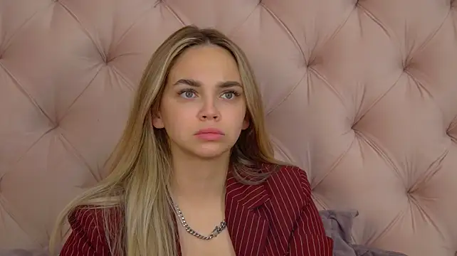 AnitaVenture Adlı Modelin Canlı XXX Sohbeti