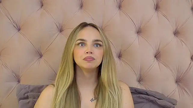 AnitaVenture's Webcam Show