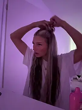 blondeeee's Live XXX Chat