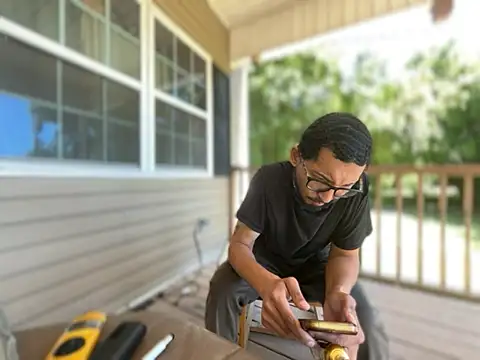 Pertunjukan Kamera Web ThrowedWorldWide