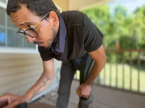 ThrowedWorldWide: διαδικτυακό σόου στην κάμερα