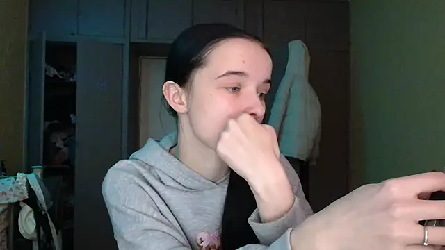 Chat soba uživo modela Emilia_Light