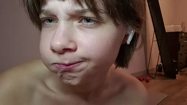 ExitedTroth Show in webcam