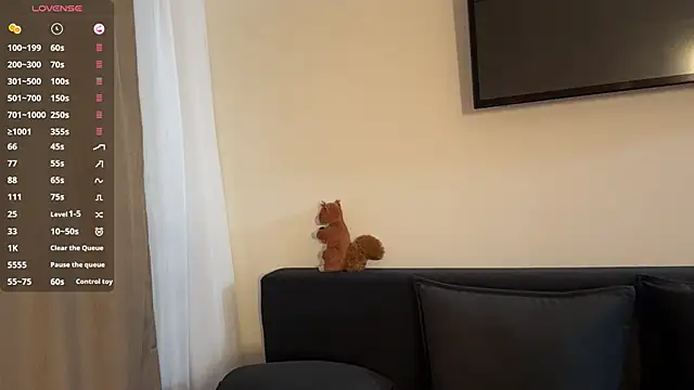 Ur_neighbor_Kira's Live Chat Room