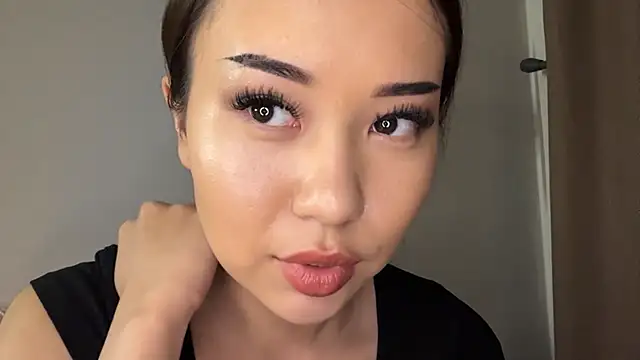 Ur_neighbor_Kira Chat XXX live