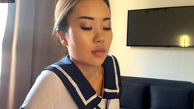 Czat XXX na żywo – Ur_neighbor_Kira