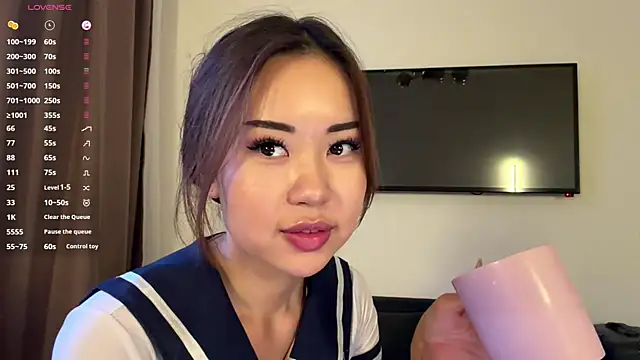 Webkamerová show Ur_neighbor_Kira