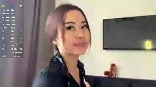 צ'אט XXX בשידור חי של Ur_neighbor_Kira