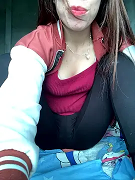 nhinhi-sexy's Webcam Show