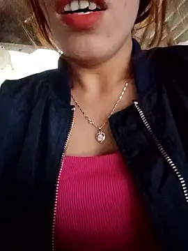 nhinhi-sexy's Webcam Show