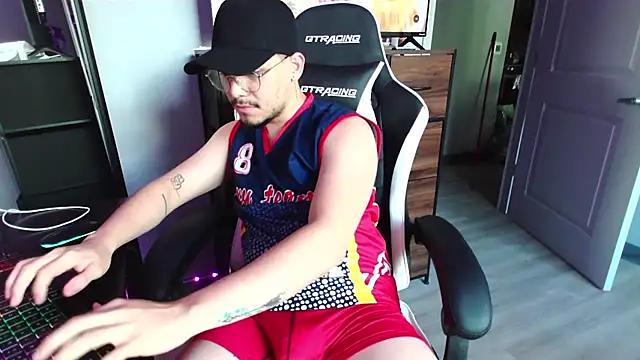 Ken24_12 Show in webcam
