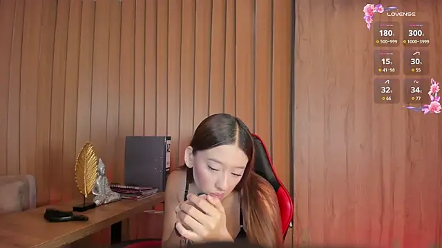 EmmiHops Pertunjukan Webcam