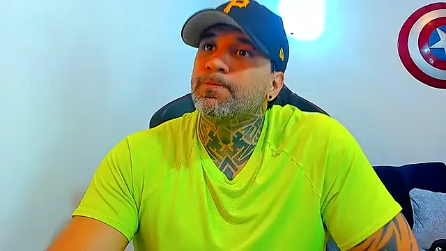 JoshRigby Show in webcam