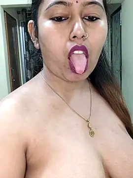 Pokazy przed kamerką – Hot_Misti_69