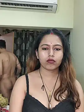 Hot_Misti_69: διαδικτυακό σόου στην κάμερα