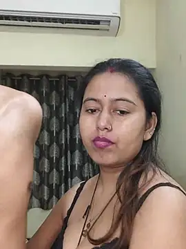 Hot_Misti_69: διαδικτυακό σόου στην κάμερα
