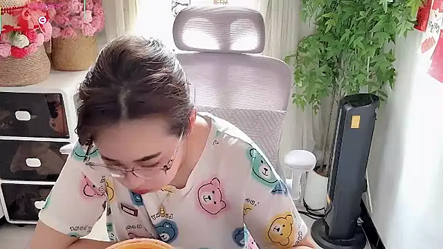 NEWONETOn Live XXX chat