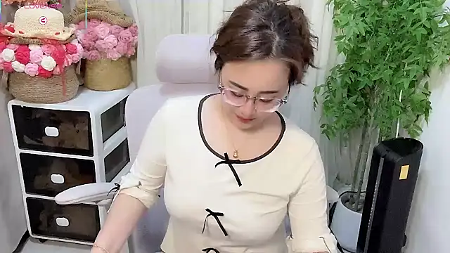 NEWONETO Adlı Modelin Canlı XXX Sohbeti
