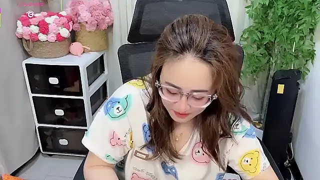 NEWONETOのライブXXXチャット