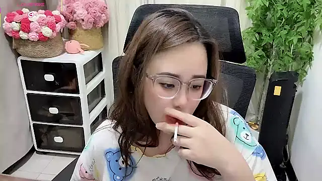 NEWONETO Adlı Modelin Canlı XXX Sohbeti