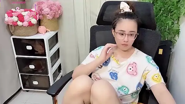 NEWONETO Adlı Modelin Canlı XXX Sohbeti