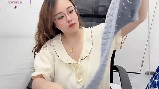 NEWONETO XXX чат на живо