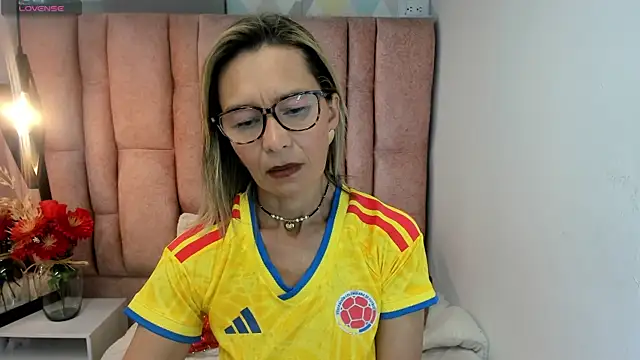 Issa_Milf__ Adlı Modelin Canlı XXX Sohbeti