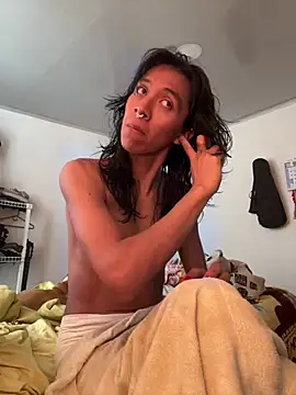 MadamLeRouge Show in webcam