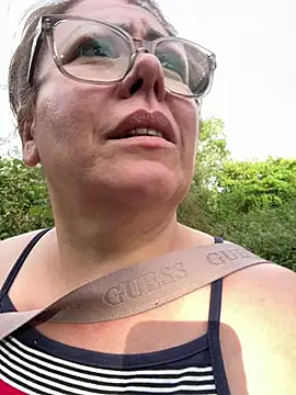 LadySaraNoir – Naživo XXX chat