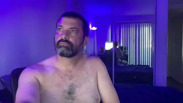 ThickRiver242: διαδικτυακό σόου στην κάμερα