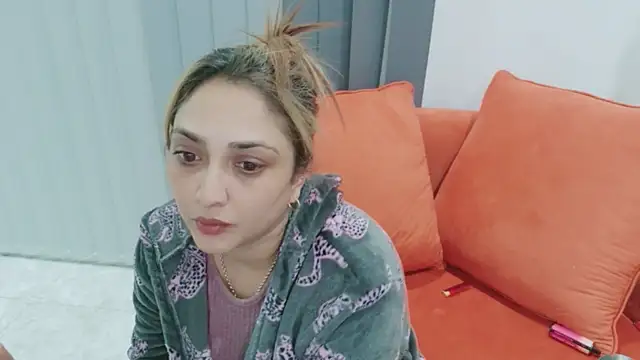 Chatroom XXX en direct de INDIANROMANCE