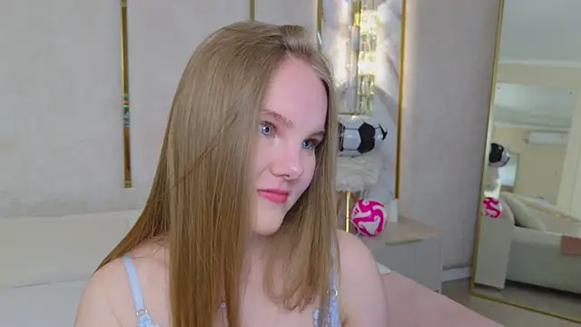 Lili_Lohan live XXX chat