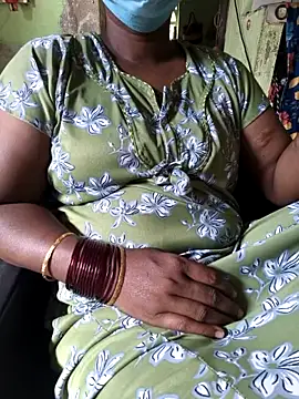 Show de Tamilselviroja- na webcam