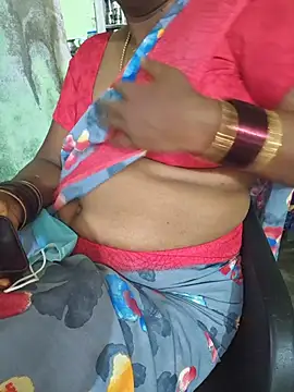 Show de Tamilselviroja- na webcam