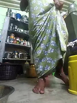 Tamilselviroja-'s Live XXX Chat